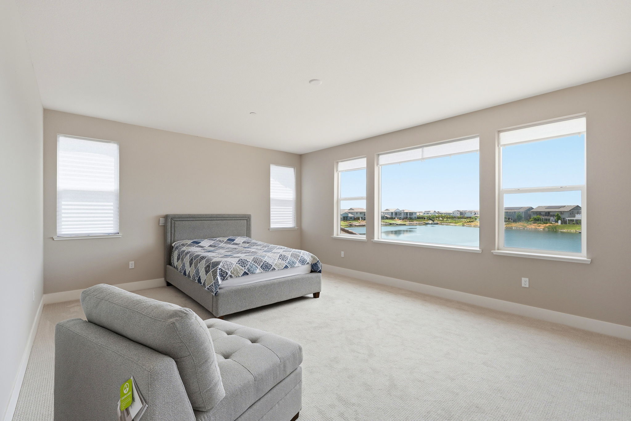 021_F8_16141 Riverton Ave