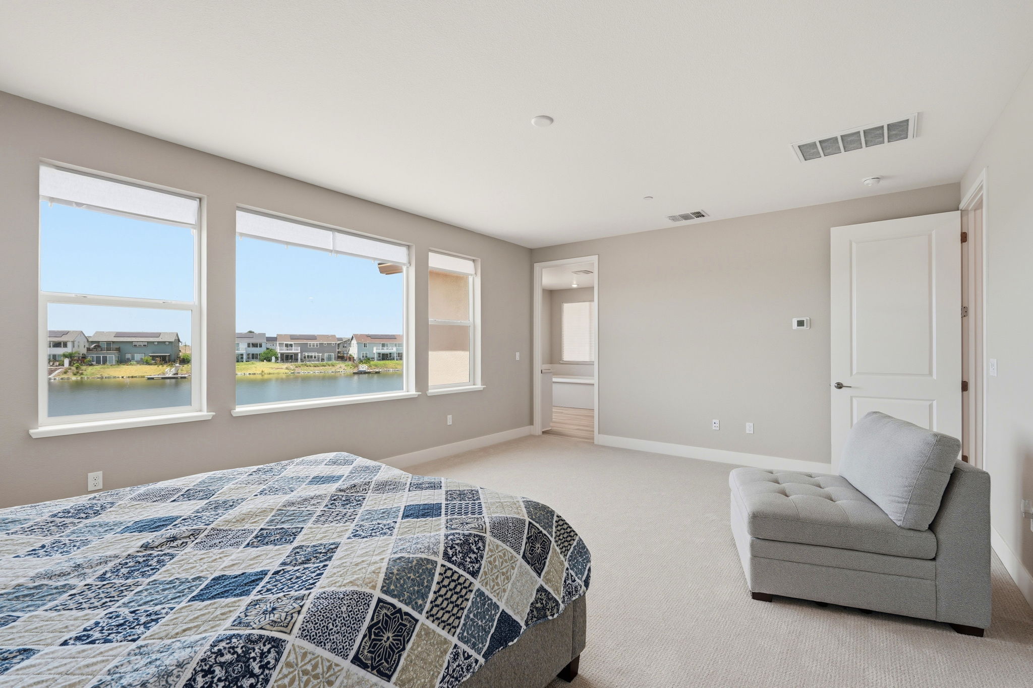 022_F8_16141 Riverton Ave