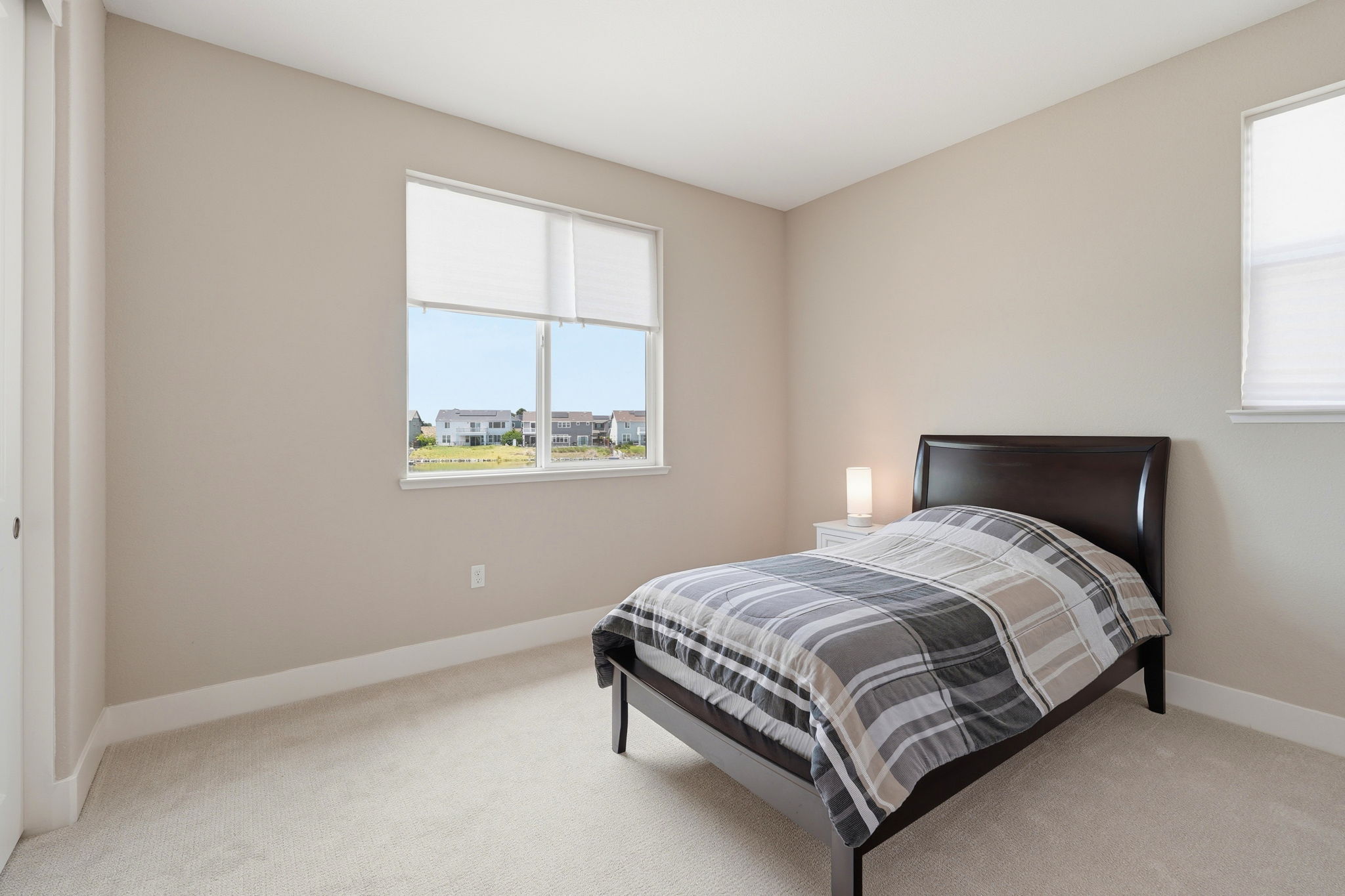 025_F8_16141 Riverton Ave