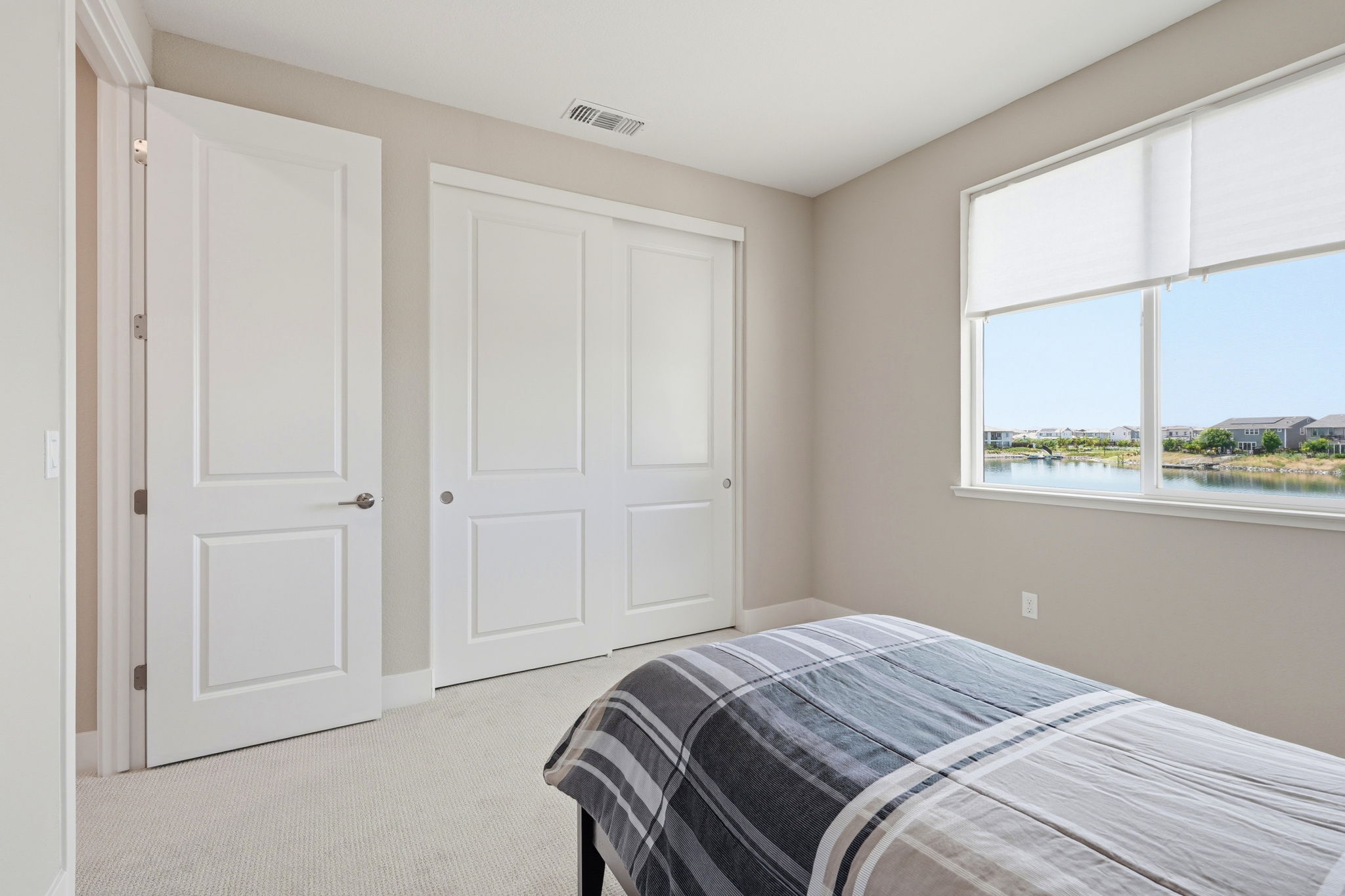 028_F8_16141 Riverton Ave