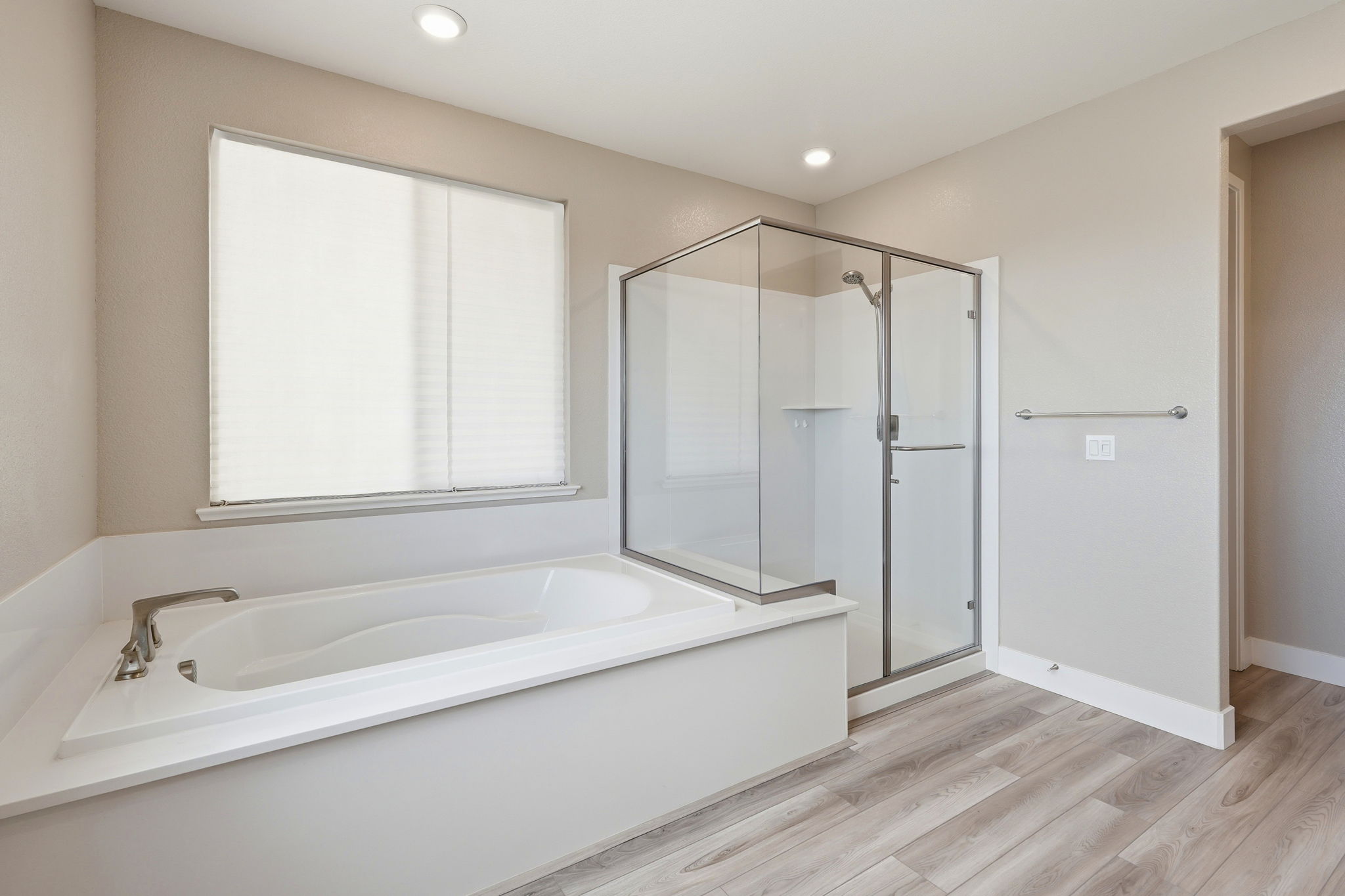 034_F8_16141 Riverton Ave