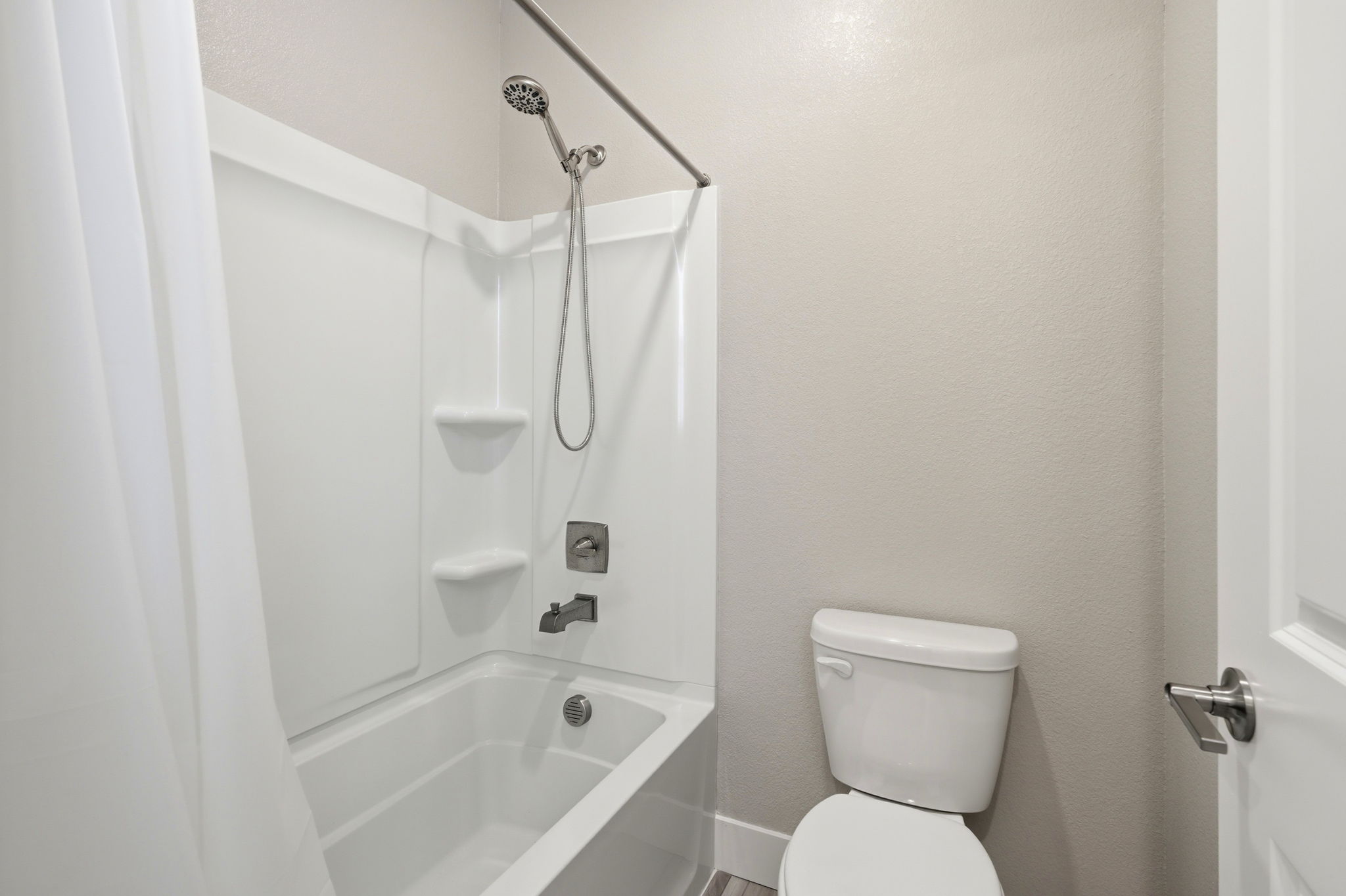 036_F8_16141 Riverton Ave