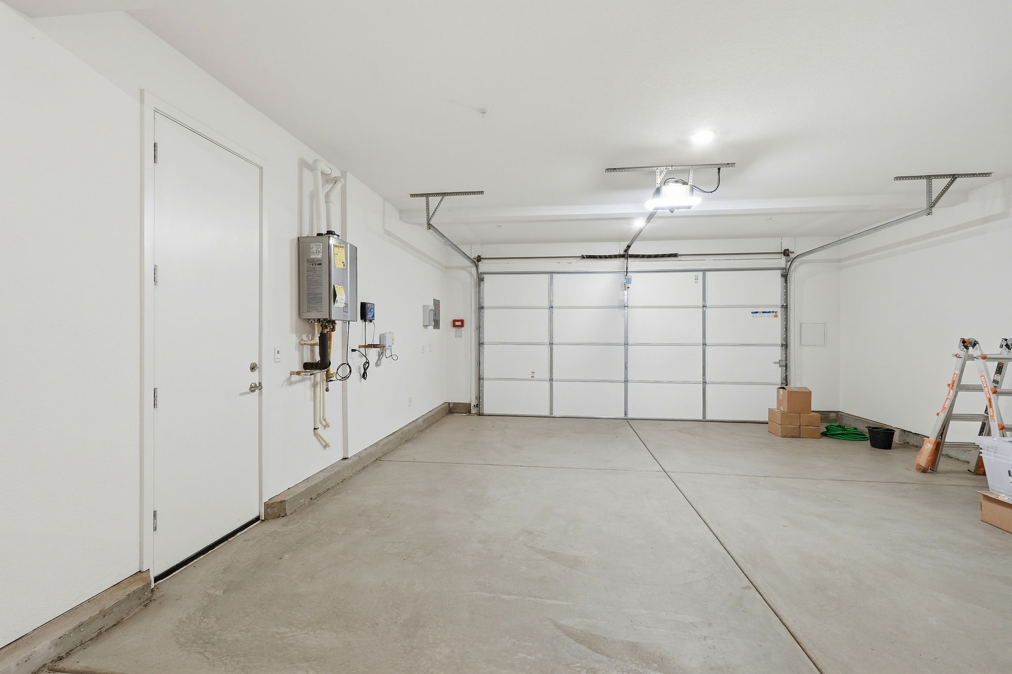 039_F8_16141 Riverton Ave