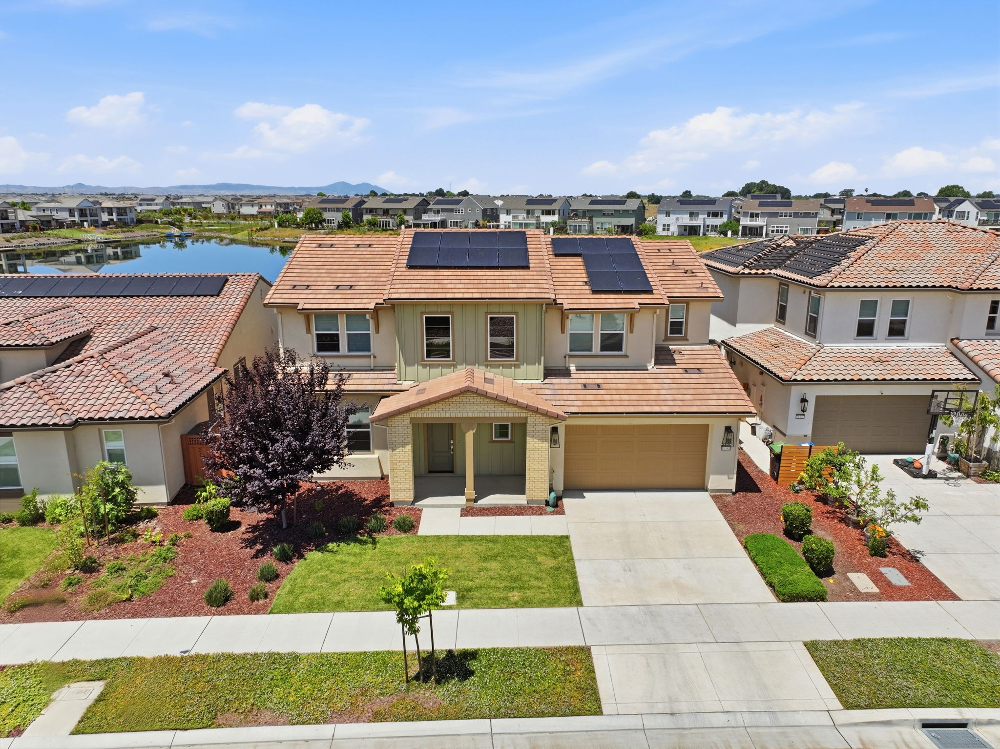 001_F8_AERIAL_16141 Riverton Ave