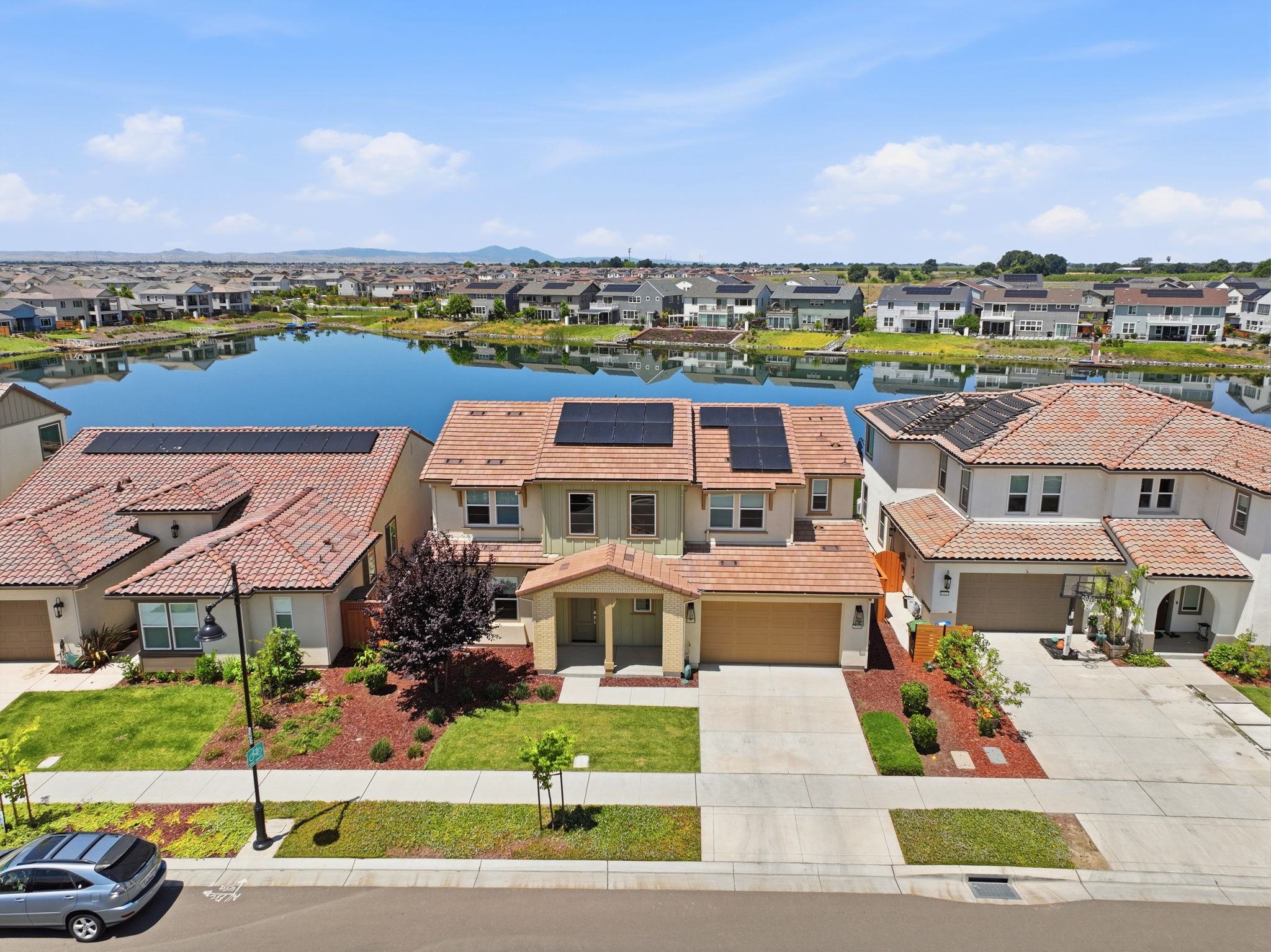 004_F8_AERIAL_16141 Riverton Ave