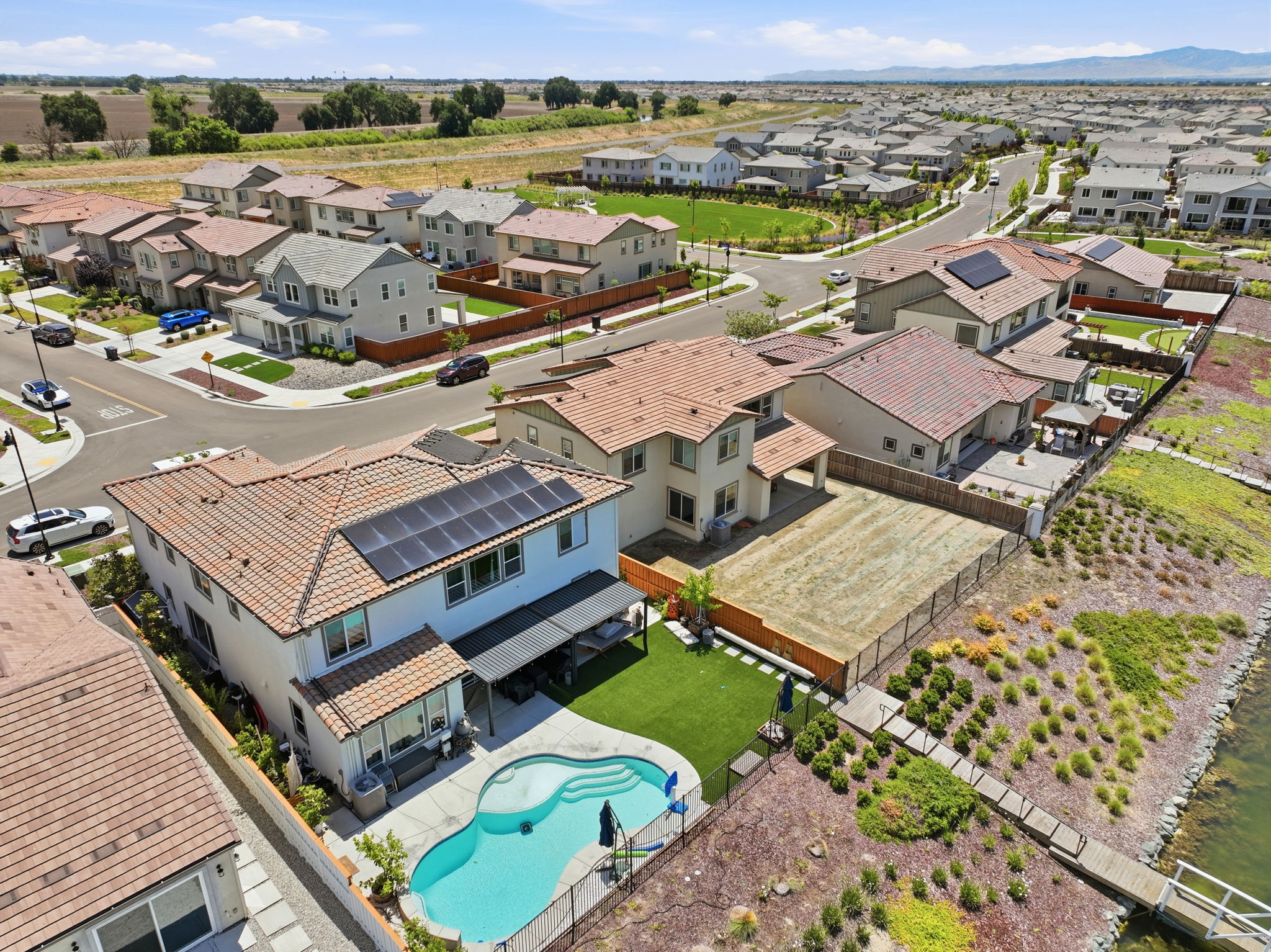 011_F8_AERIAL_16141 Riverton Ave
