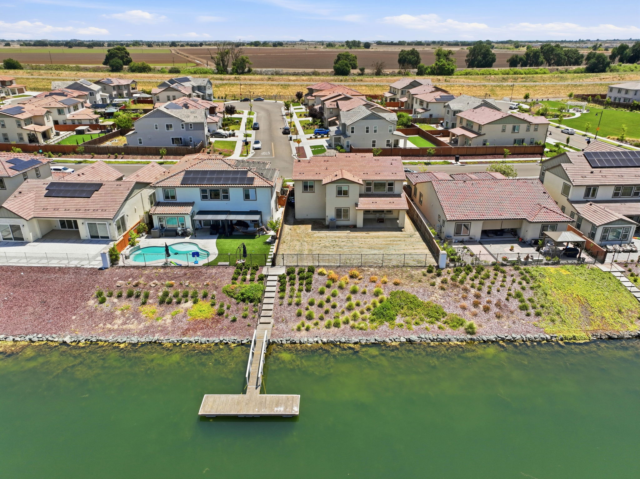 013_F8_AERIAL_16141 Riverton Ave