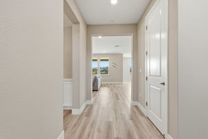 005_F8_16141 Riverton Ave