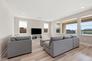 006_F8_16141 Riverton Ave