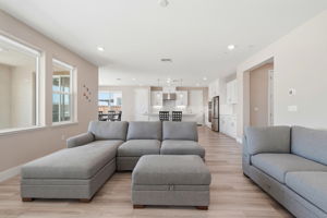 007_F8_16141 Riverton Ave