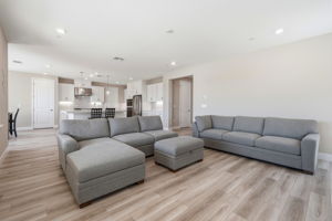 008_F8_16141 Riverton Ave