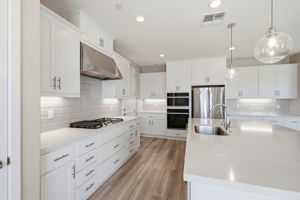 010_F8_16141 Riverton Ave