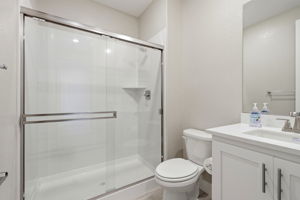 032_F8_16141 Riverton Ave