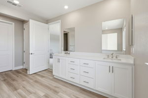 033_F8_16141 Riverton Ave