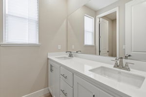 035_F8_16141 Riverton Ave