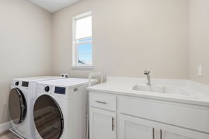 037_F8_16141 Riverton Ave