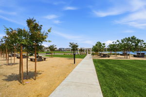 048_F8_16141 Riverton Ave