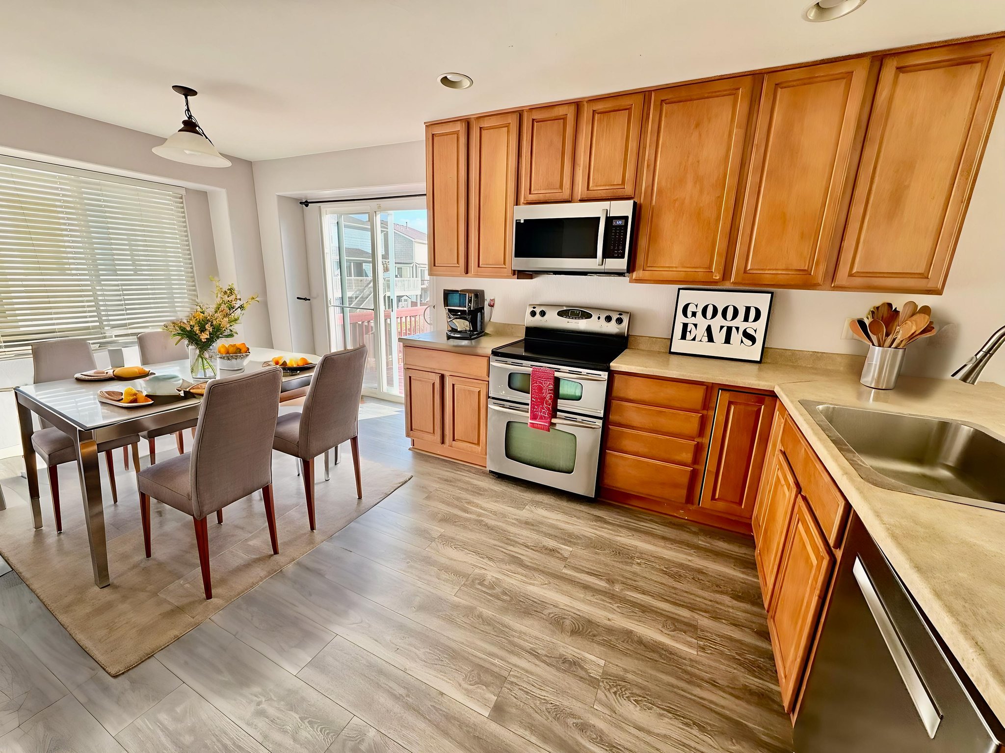 Kithen w_new flooring virtually staged.jpeg