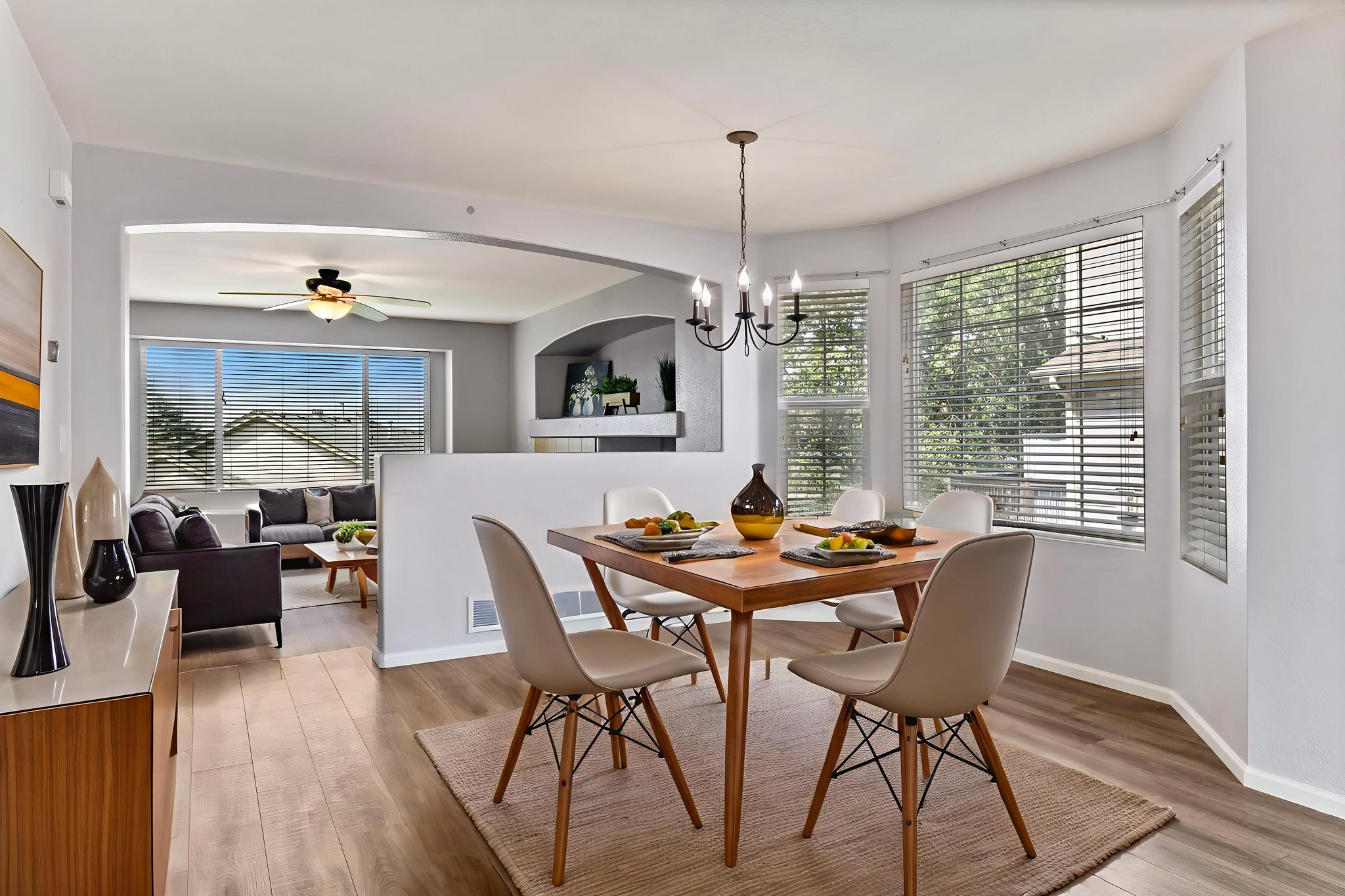 DSC_4749 virtually staged.jpeg