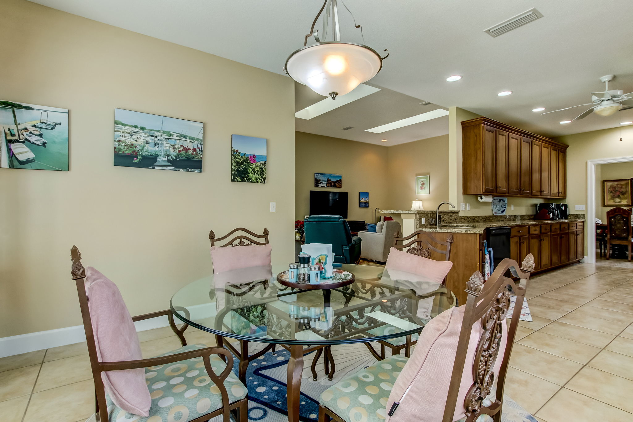Kitchen/Breakfast Area