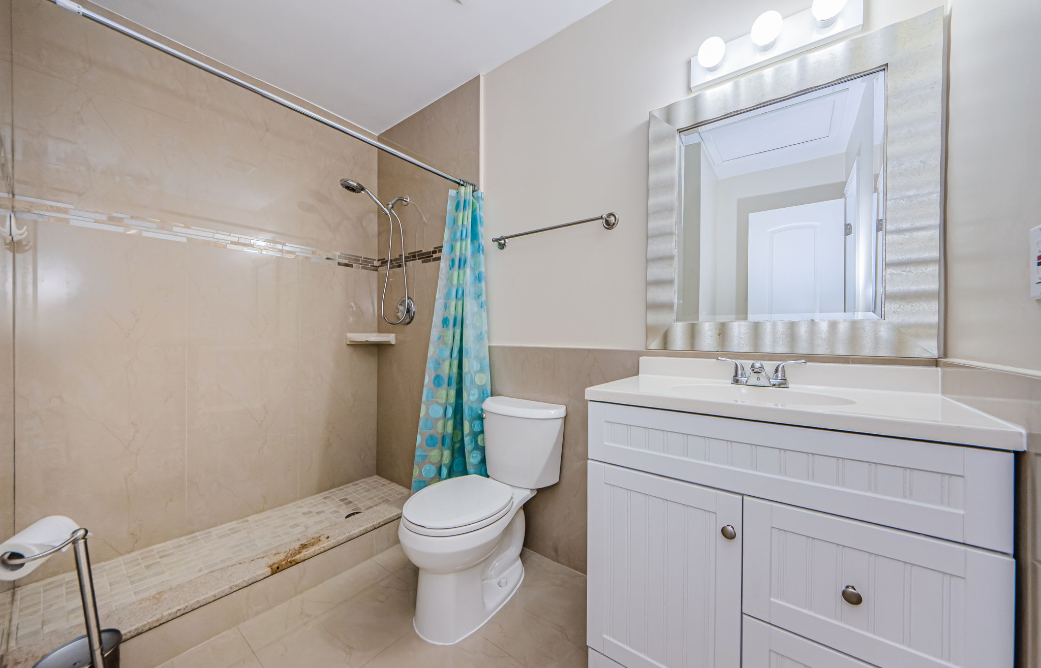 Bathroom 2a-2
