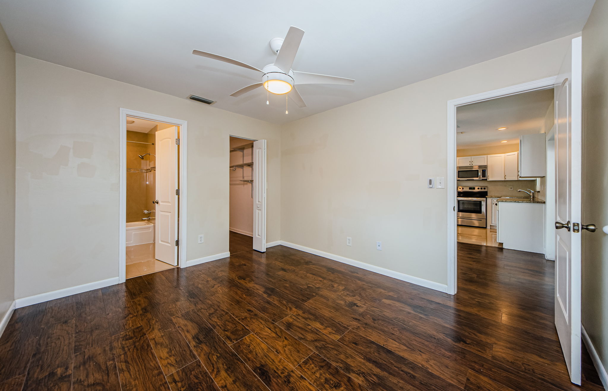 Master Bedroom 1c-2