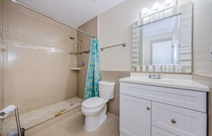 Bathroom 2a-2
