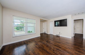 Living Room 3-2