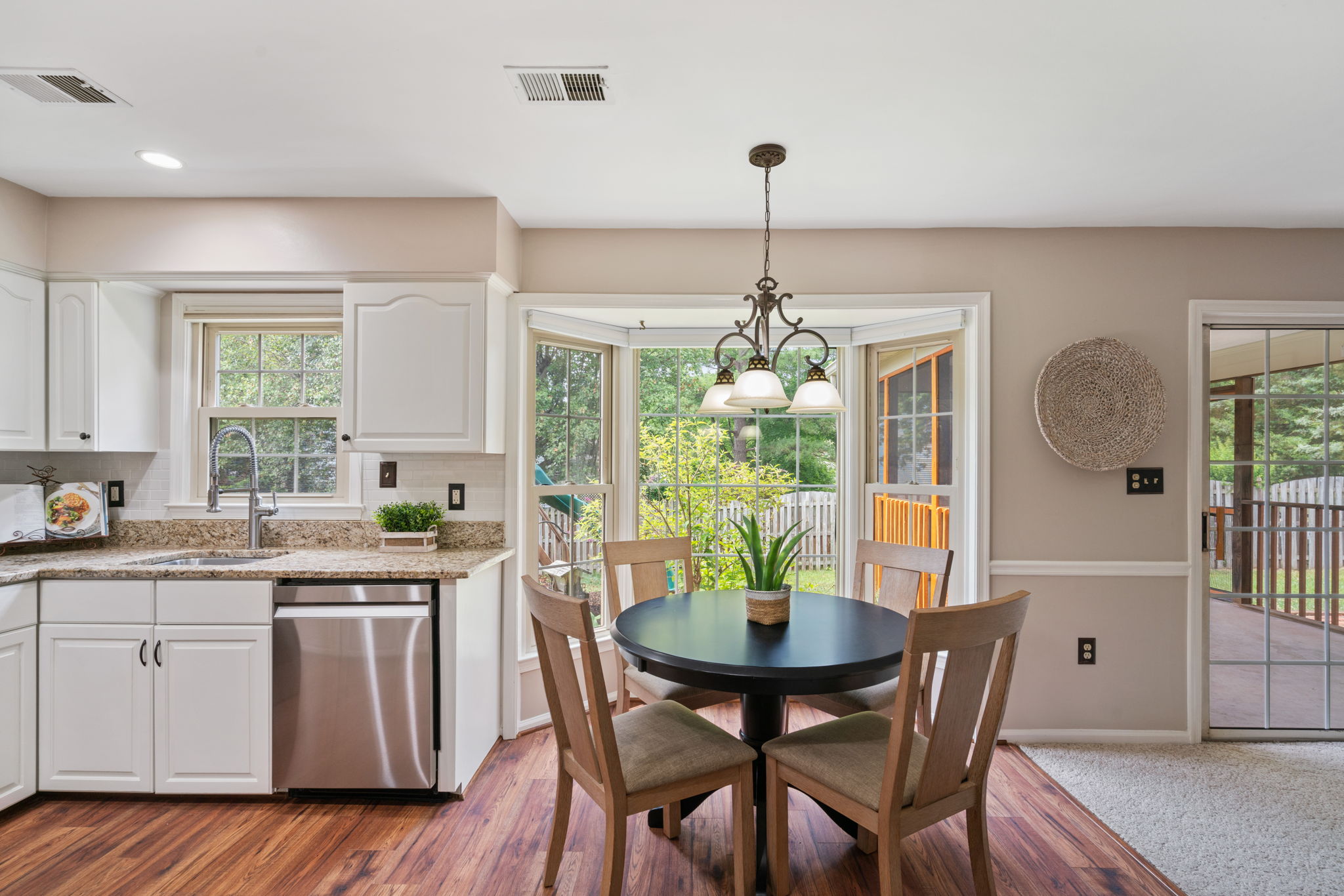 Kitchen/Breakfast Area