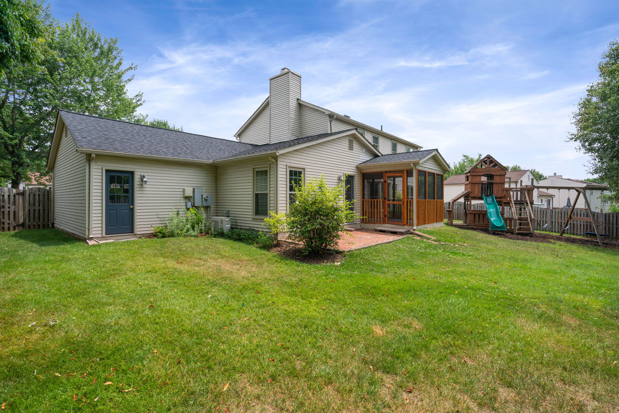 Spacious & Level Back Yard