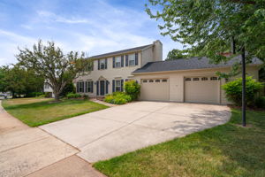 Oversized driveway = Plenty of Parking