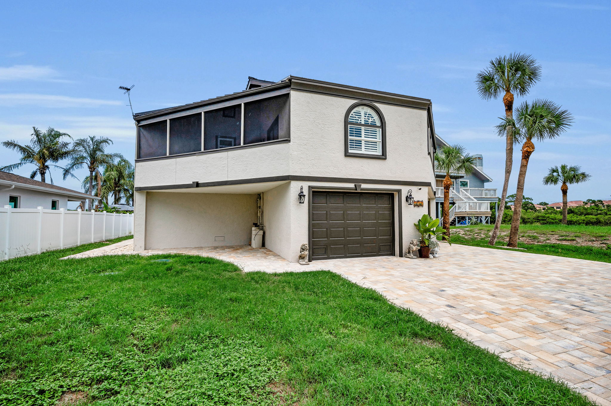 Front Exterior43
