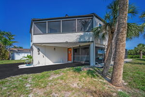 Front Exterior37-e