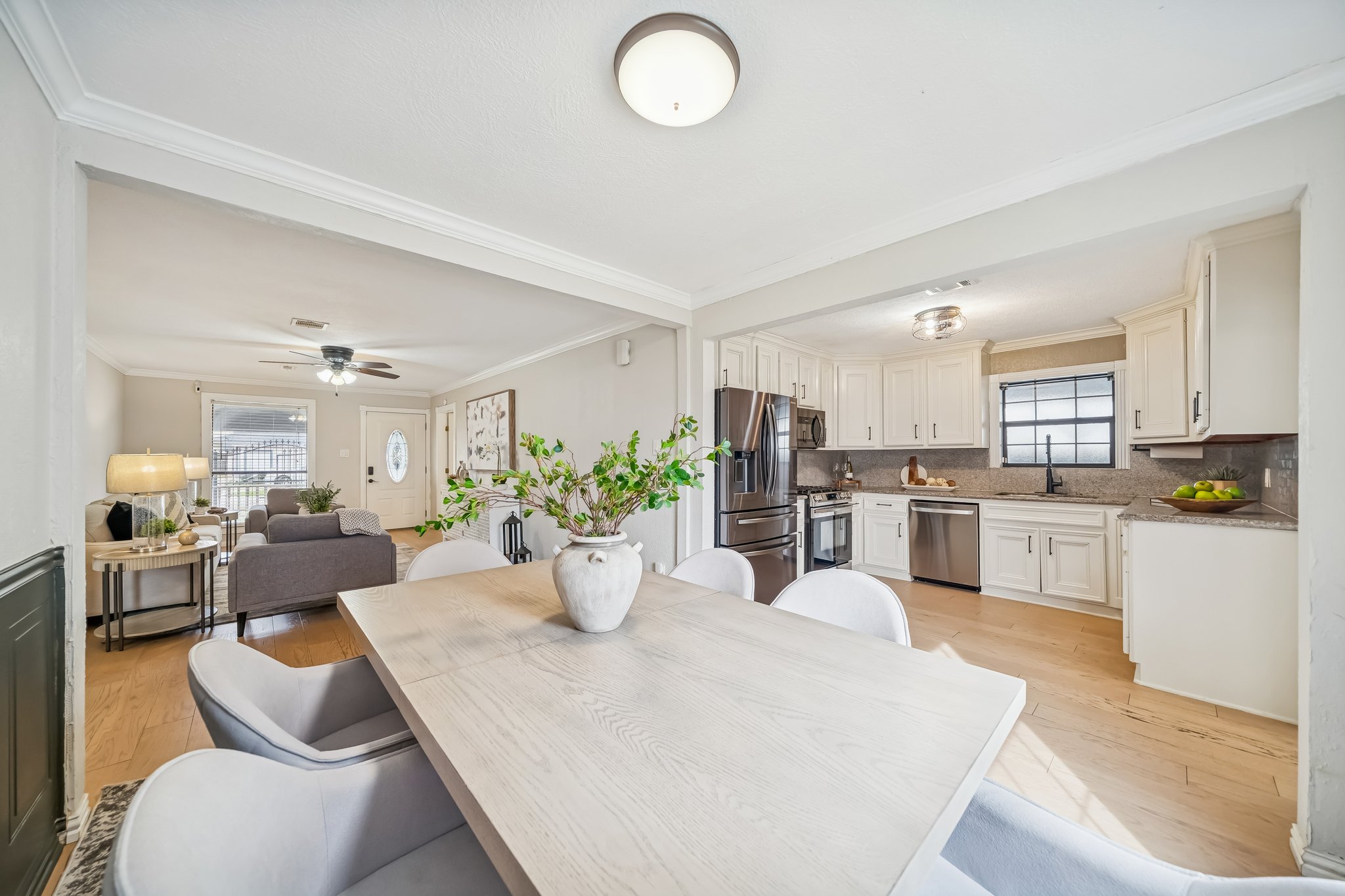 1616 Tabor St, Houston, TX 77009-019.jpg