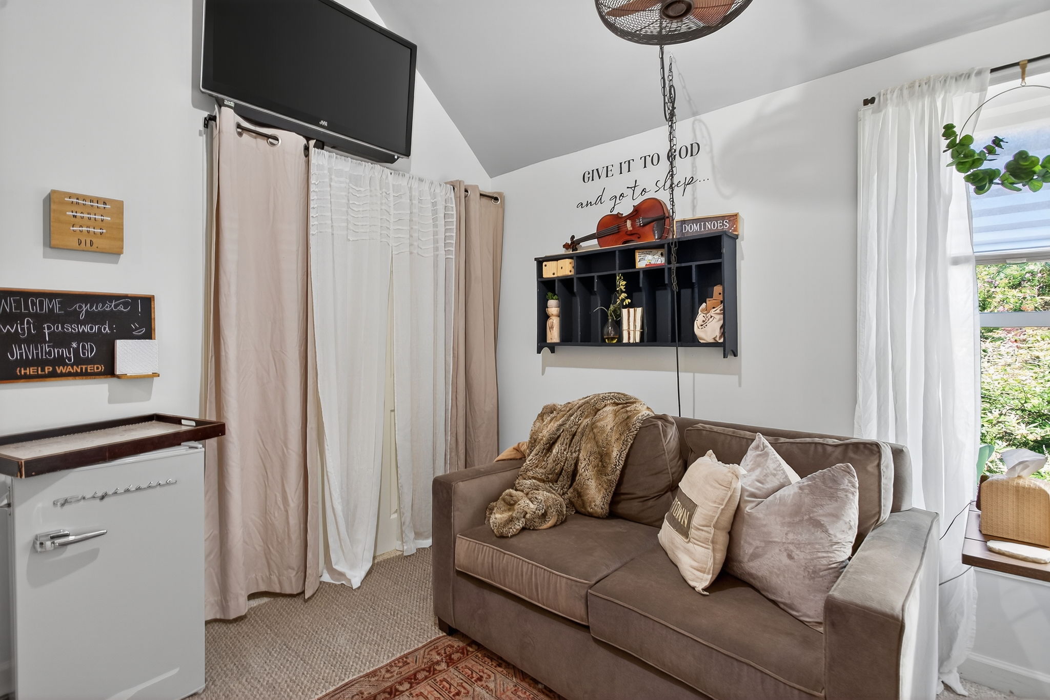 Ideal as a bedroom, home office, or flex space—endless possibilities!