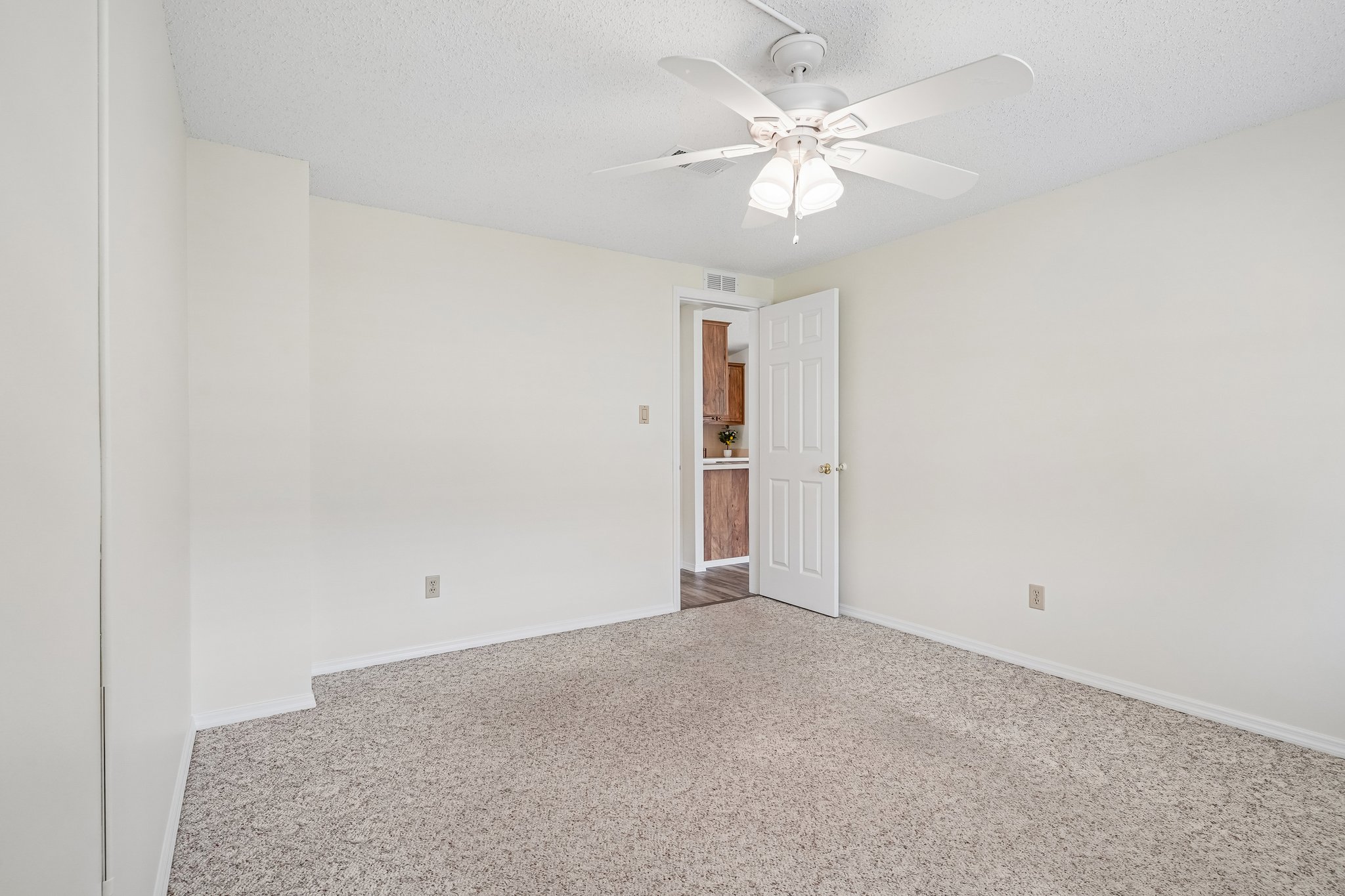 W Schwartz Blvd-S3004-026.jpg