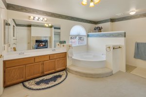 Primary Bathroom - 2nd Floor