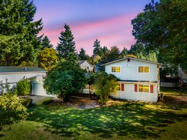 #913 - Paula Burrows - 1618 College St NE_©bpm2025_-8 day to dusk.jpeg