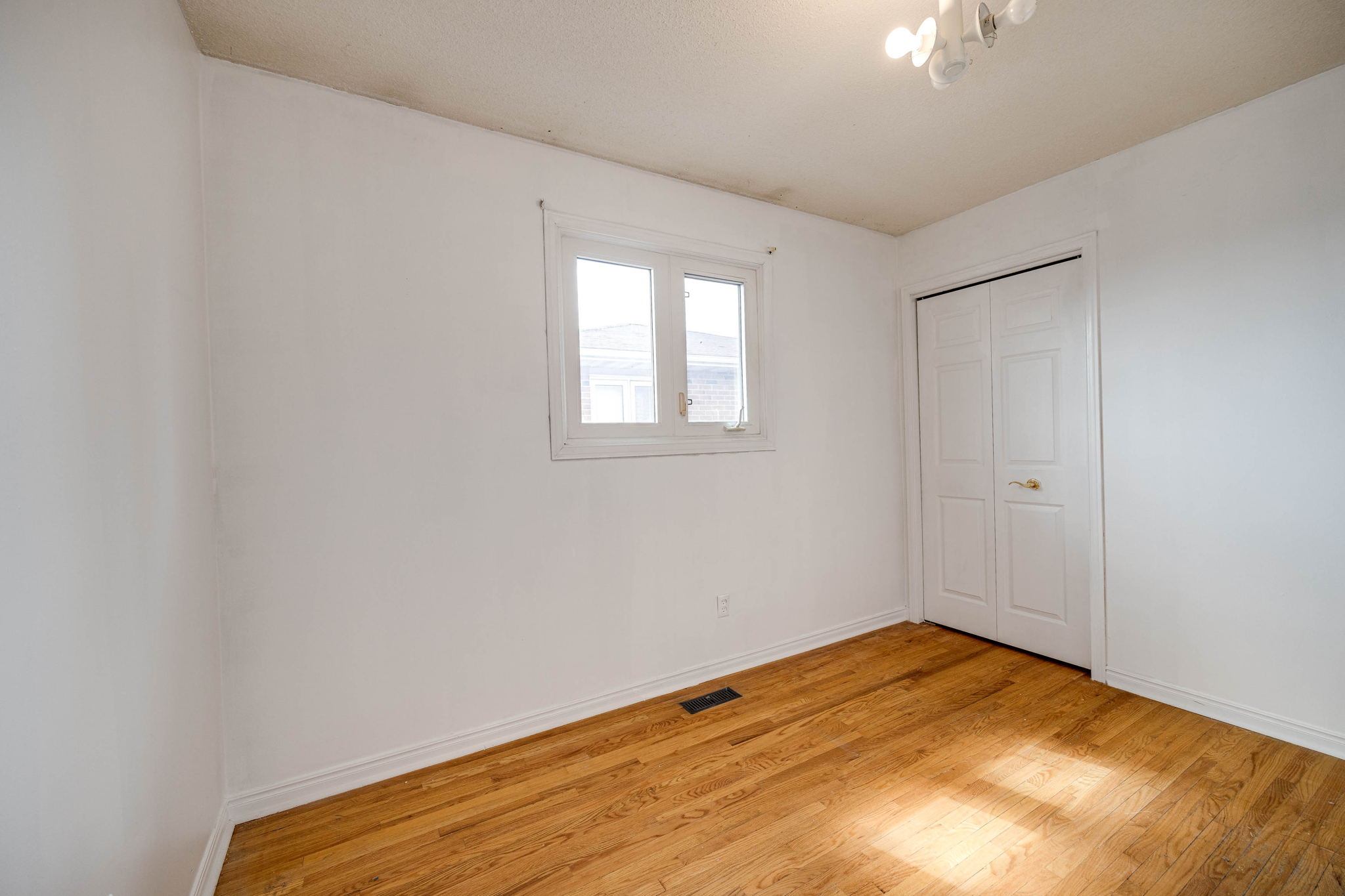 Mississauga property showcase — delivered property photograph 22