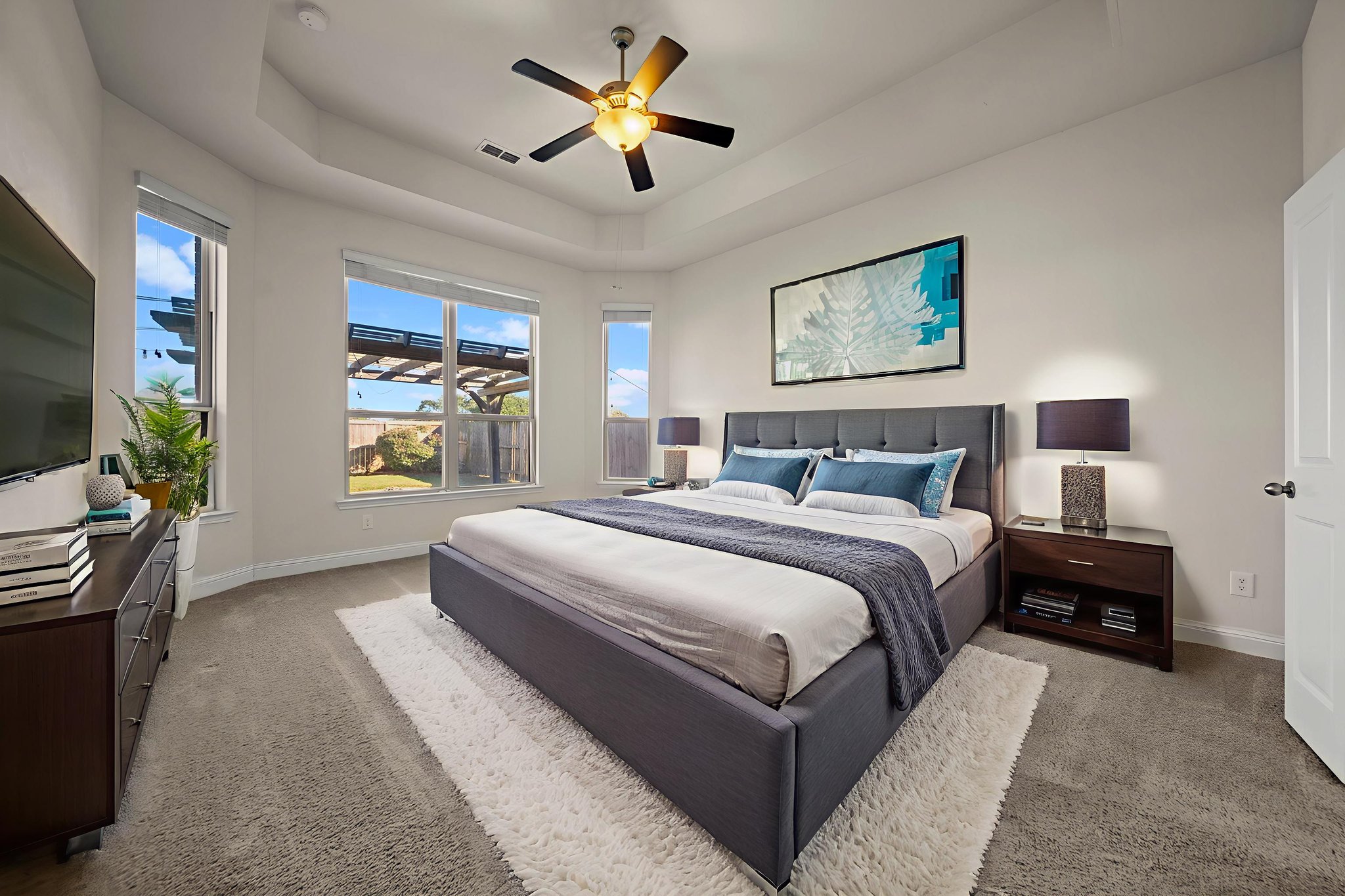 DSC00074 virtually staged.jpeg