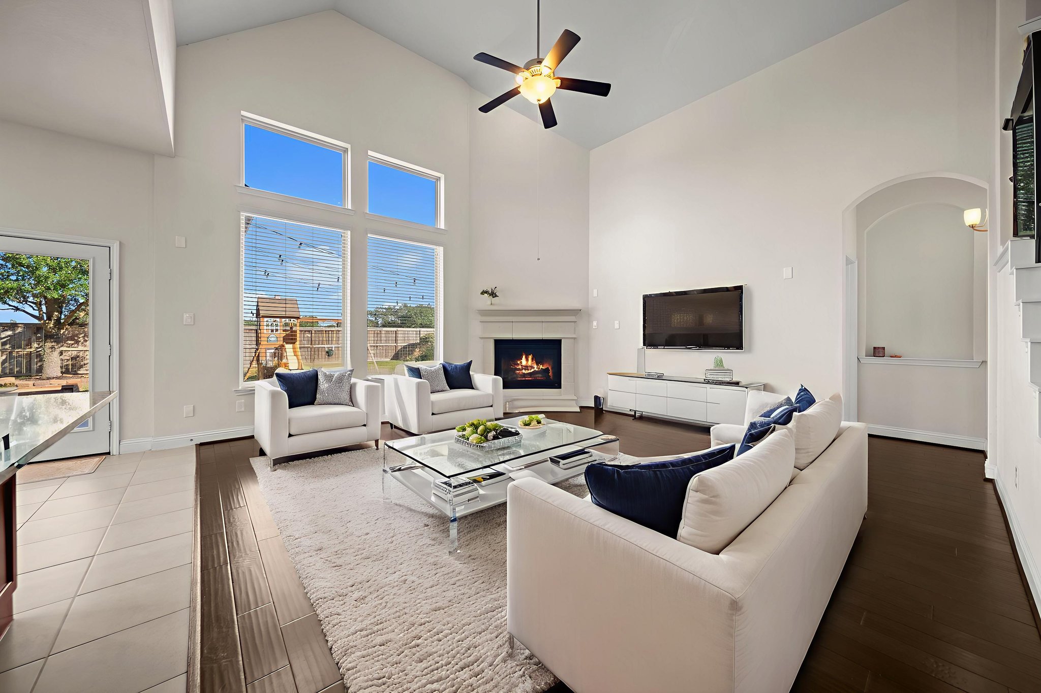 DSC00059 virtually staged.jpeg