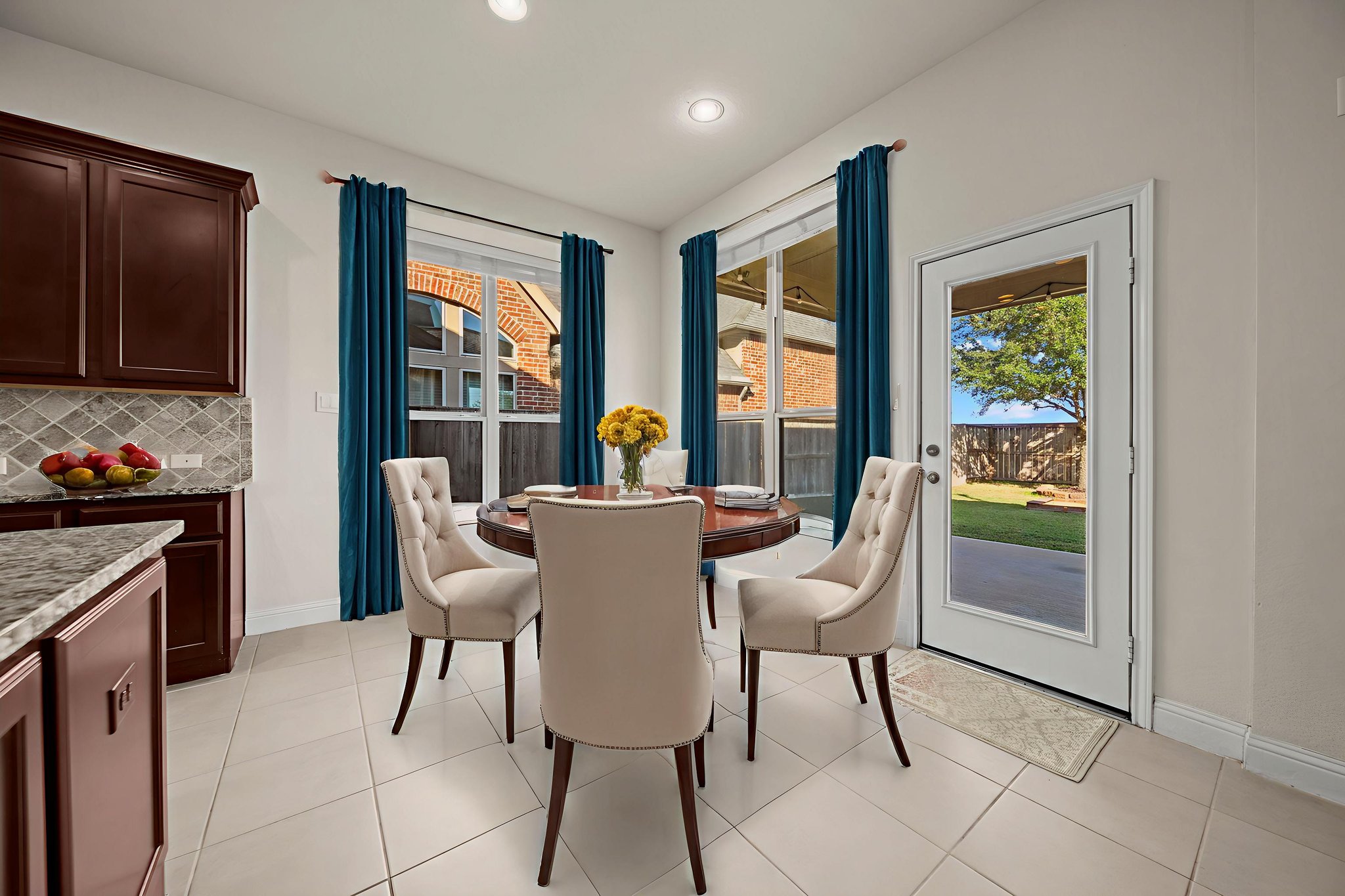 DSC00054 virtually staged.jpeg