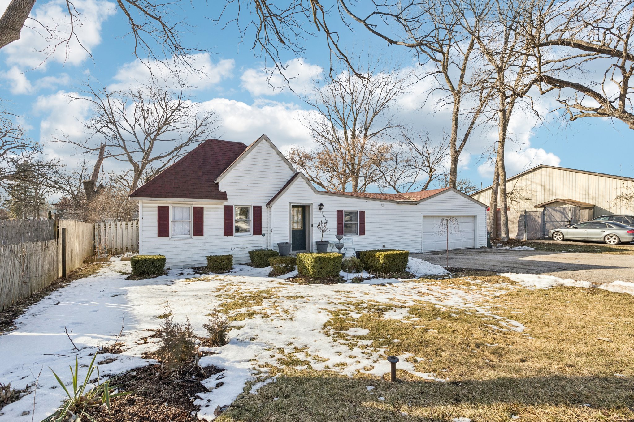 1618 Round Lake Dr-S1202-003.jpg