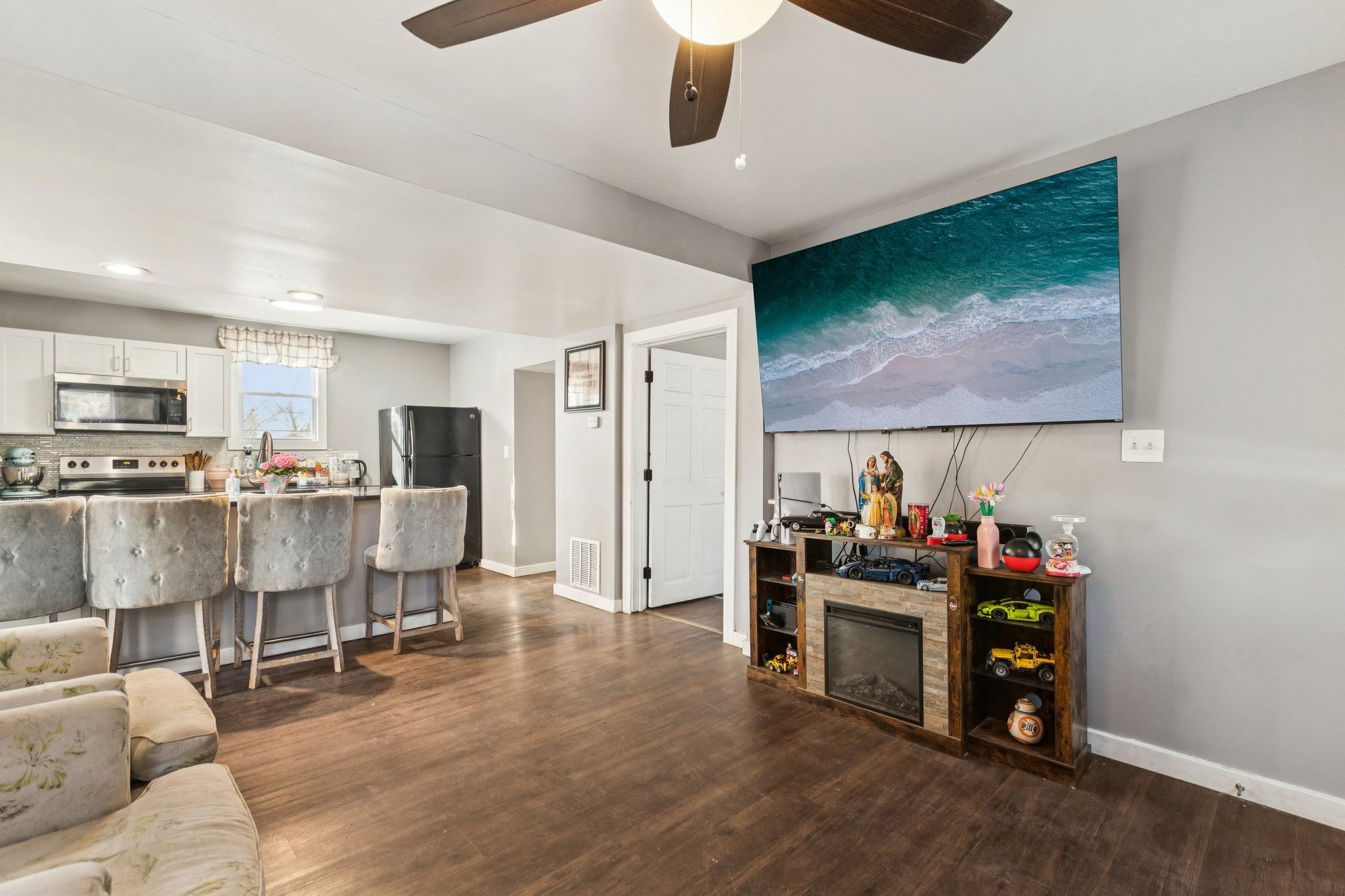 1618 Round Lake Dr-S1202-004.jpg