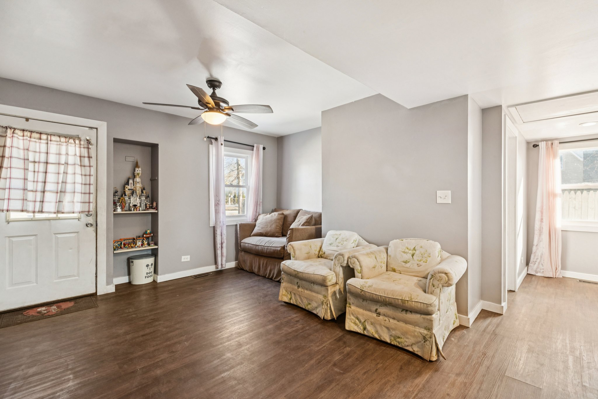 1618 Round Lake Dr-S1202-005.jpg