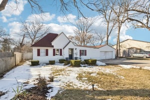 1618 Round Lake Dr-S1202-003.jpg