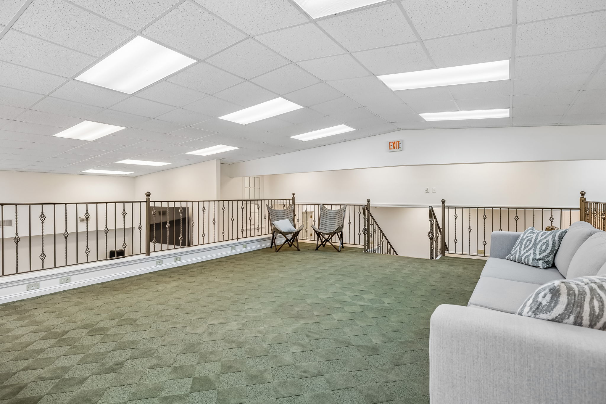  Photo 33