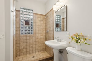 1619 W Bryn Mawr Ave_011.jpg