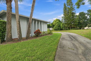 Front Exterior16