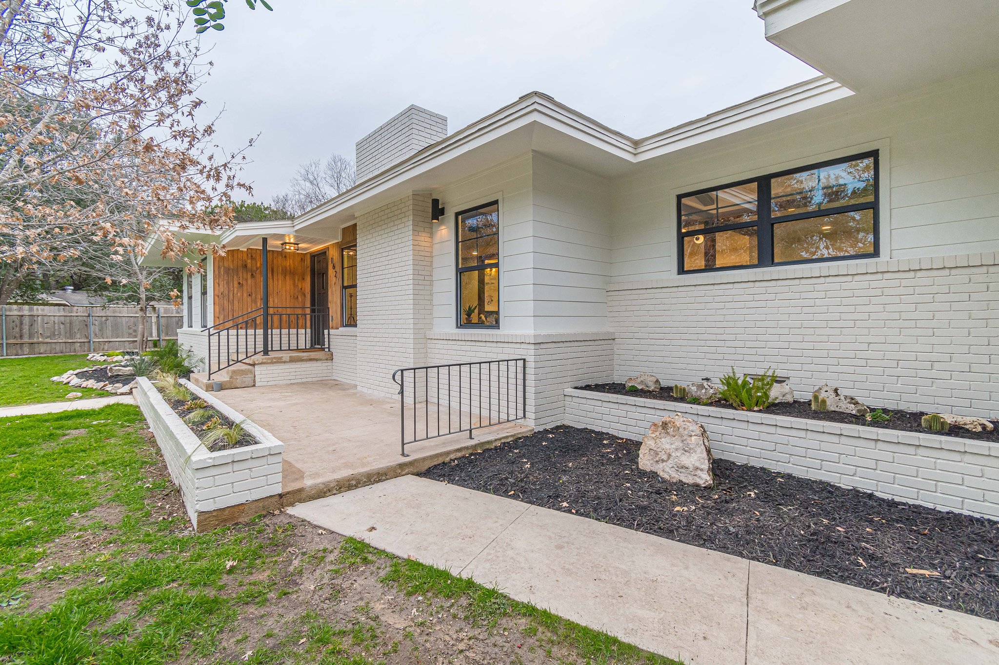  Photo 7